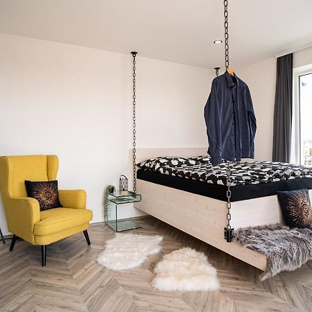 Zeppelin Studio With An Industrial View - Brno Apartment Екстериор снимка