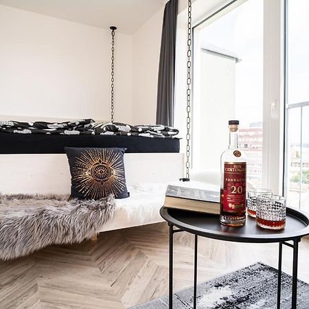 Zeppelin Studio With An Industrial View - Brno Apartment Екстериор снимка