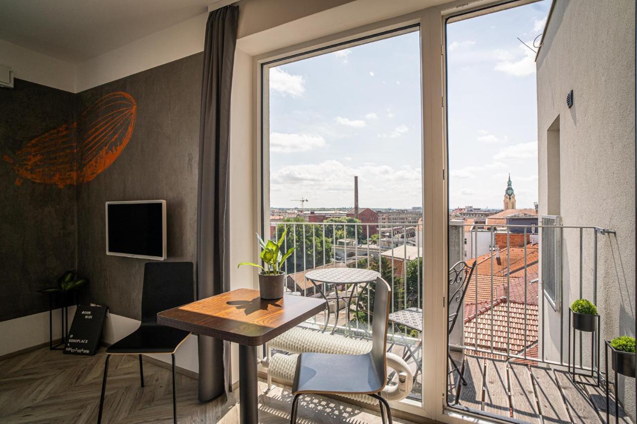 Zeppelin Studio With An Industrial View - Brno Apartment Екстериор снимка