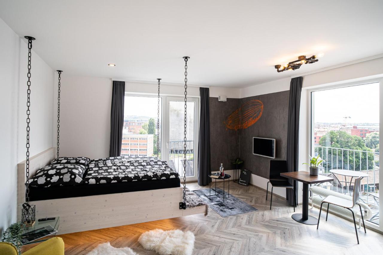 Zeppelin Studio With An Industrial View - Brno Apartment Екстериор снимка