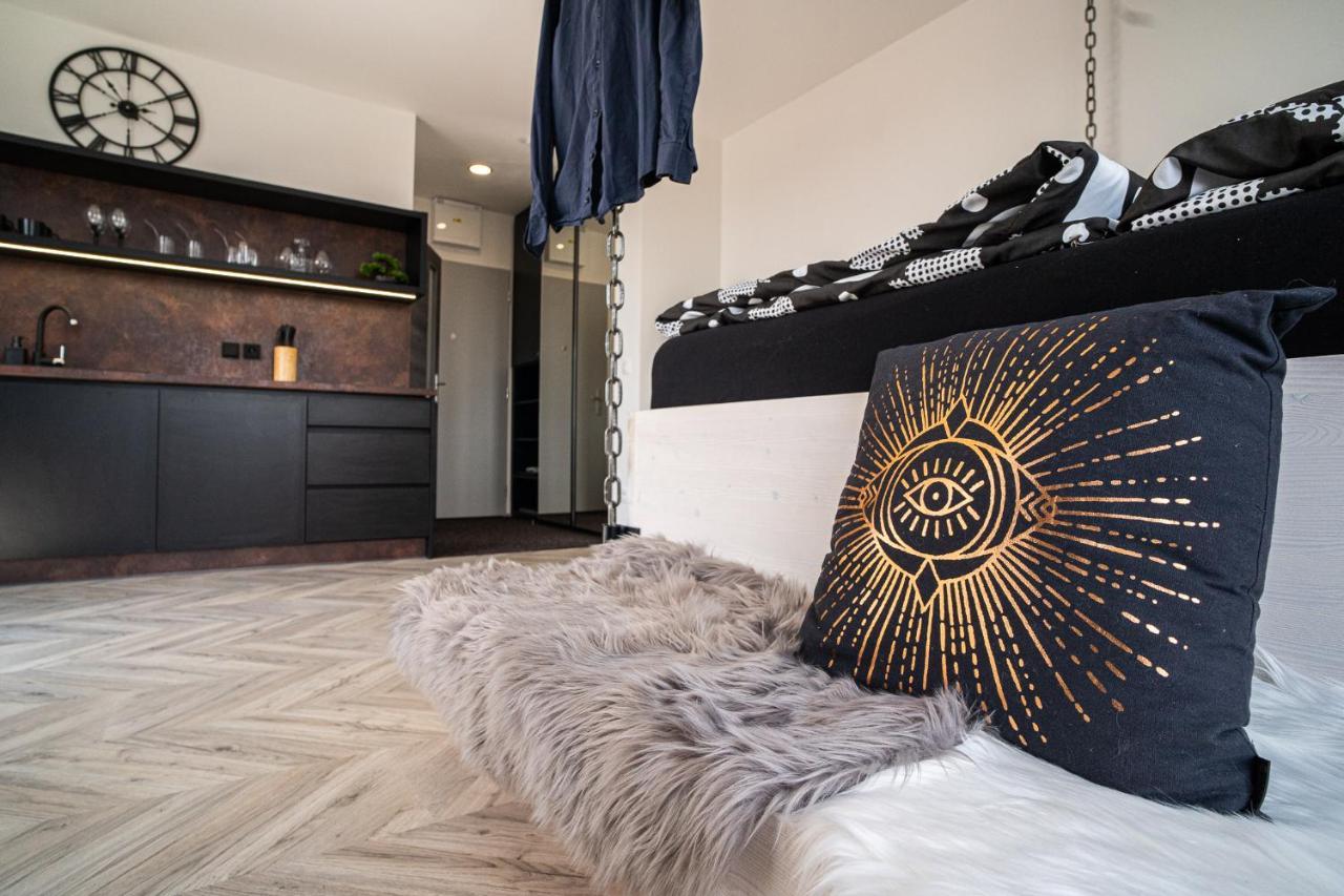 Zeppelin Studio With An Industrial View - Brno Apartment Екстериор снимка