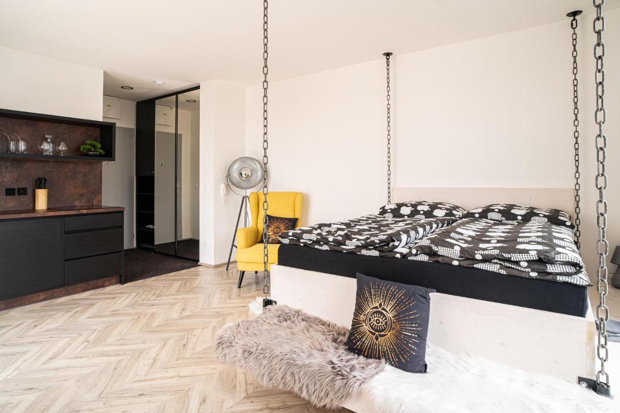 Zeppelin Studio With An Industrial View - Brno Apartment Екстериор снимка