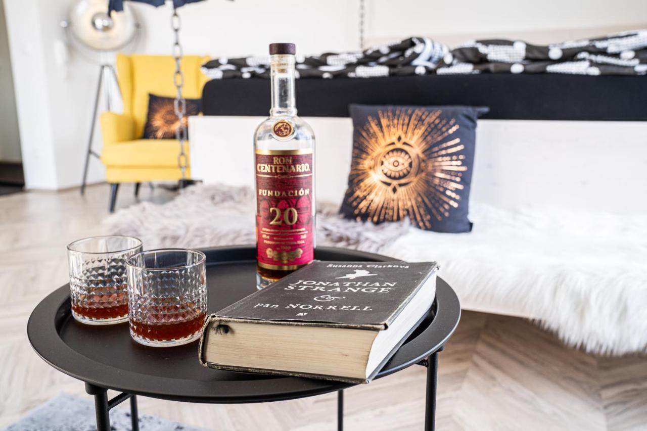 Zeppelin Studio With An Industrial View - Brno Apartment Екстериор снимка